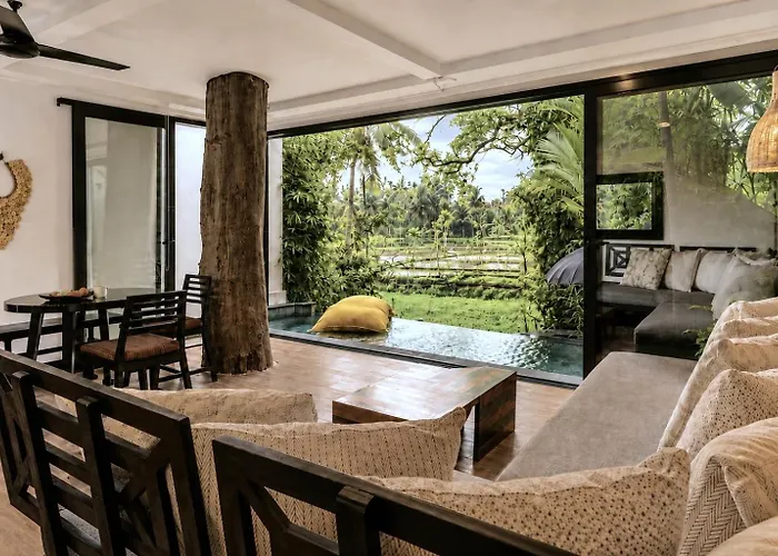 Luxury Treehouse, Stunning View, Great Location! *