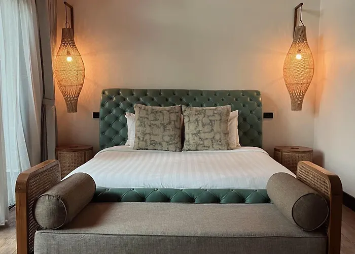 Luxury Treehouse, Stunning View, Great Location! Holiday home *
